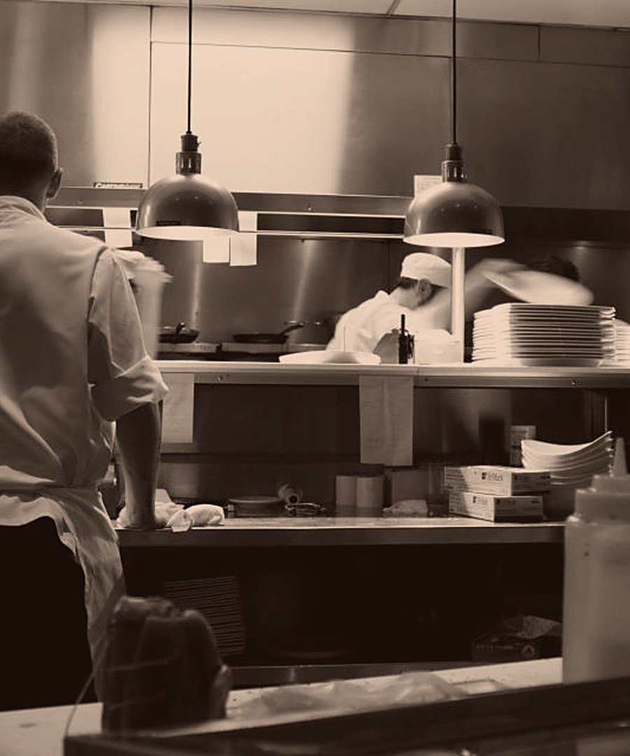 Cozinha de restaurante em operação
